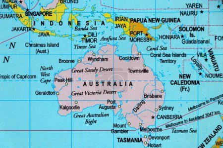 Foto de Mapa mundial de las fronteras de Australia, continente y país, con Papúa Nueva Guinea en primer plano - Imagen libre de derechos