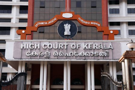 Téléchargez les photos : Kerala, Inde - 16 mars 2023 kerala haute cour vue de face en gros plan, ernakulam kochi - en image libre de droit