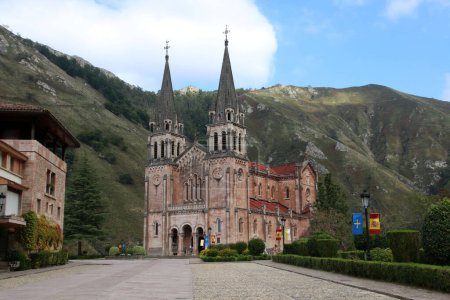 Téléchargez les photos : Basilique de Covadonga, Asturies, Espagne - en image libre de droit