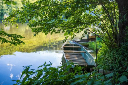 Foto de Beautiful views of the river Berounka a Wooden boats in the spring season. Czech, Near Karlstejn. High quality photo - Imagen libre de derechos