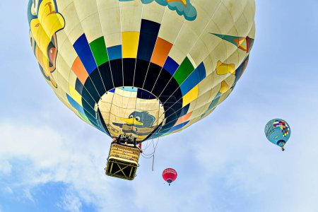 Téléchargez les photos : Igualada, Barcelone, 7 juillet 2023. 27e Festival européen des ballons. Concentration des montgolfières. - en image libre de droit