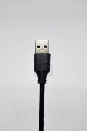 Foto de El cable tipo C es un cable que puede conectar varios dispositivos electrónicos futuros - Imagen libre de derechos