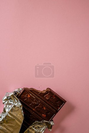 Foto de Piezas de chocolate. Fondo con chocolate. concepto de foto comida dulce. .. Foto de alta calidad - Imagen libre de derechos