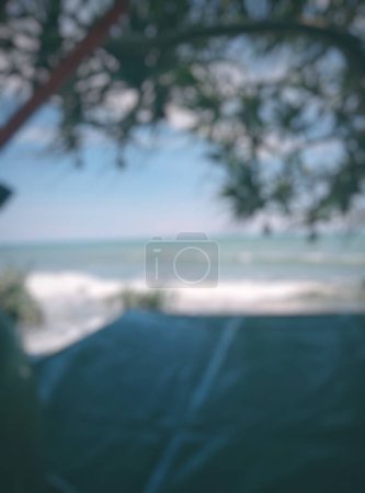 Bokeh. Retrato de la hermosa playa "Sungai Suci" en Bengkulu, Indonesia. Tomado de una cabaña