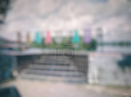Foto de Placa turística con las palabras "Danau Aur" en letras grandes y diferentes colores para cada letra en Musi Rawas Regency, Sumatra del Sur, Indonesia. Bokeh, borroso - Imagen libre de derechos