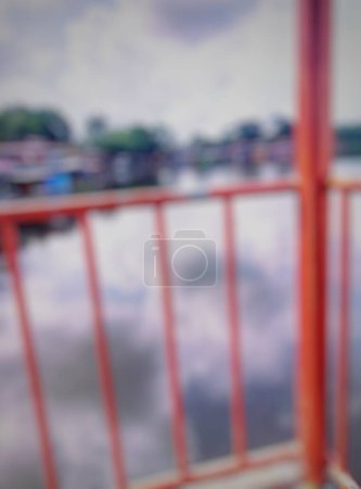 Foto de Barreras de hierro en el punto turístico "Danau Aur" ubicado en Musi Rawas, Sumatra del Sur, Indonesia - Imagen libre de derechos