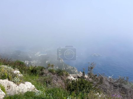 Foto de Vista desde la colina Angelokastro en serpantines de Corfú. Foto de alta calidad - Imagen libre de derechos