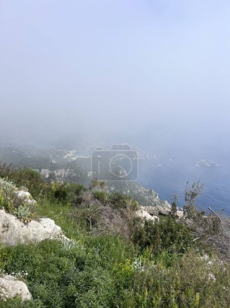 Téléchargez les photos : Vue de la colline Angelokastro dans les serpantines de Corfou. Photo de haute qualité - en image libre de droit