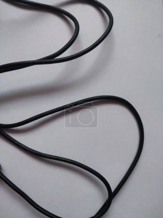 Foto de Cable de datos negro aislado en blanco - Imagen libre de derechos