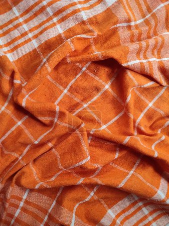 Foto de Primer plano de servilleta a cuadros blanco anaranjado o textura de mantel de picnic, accesorios de cocina. - Imagen libre de derechos