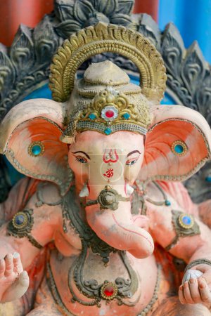 Foto de Estatua de Ganesha Señor indio, ídolos de Ganesh Señor para el próximo festival de Ganapati en la India. - Imagen libre de derechos