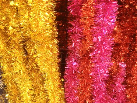 Téléchargez les photos : Streamer coloré Décoration serpentine de fête de carnaval. - en image libre de droit