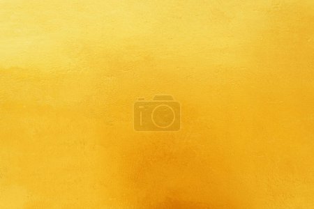 Téléchargez les photos : Feuille jaune brillant feuille d'or texture fond. - en image libre de droit