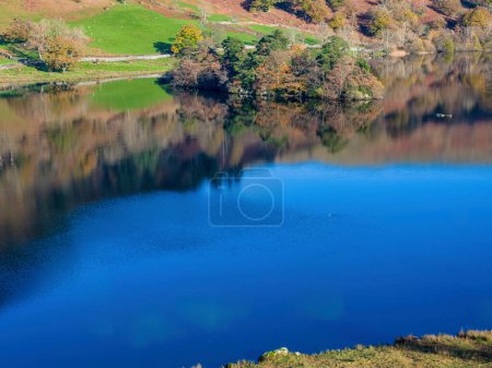 Foto de Vista del paisaje otoñal del lago Rydal en la zona del distrito lacustre de Cumbria, Reino Unido - Imagen libre de derechos