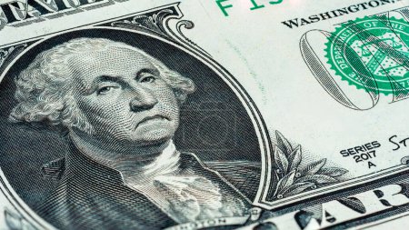 Téléchargez les photos : Triste George Washington sur Gros plan macro d'un billet d'un dollar - en image libre de droit