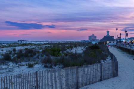 Téléchargez les photos : Crépuscule Ocean City Pier and Boardwalk - Ocean City, NJ vers 2019 - en image libre de droit