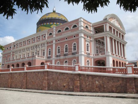 Téléchargez les photos : Le Amazon Theater Manaus, construit en 1896, à l'époque des barons du caoutchouc. Manaus, Brésil. - en image libre de droit