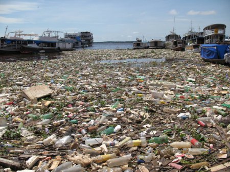 Téléchargez les photos : Pollution of the Rio Negro, Manaus  Amazonas, Brazil - en image libre de droit