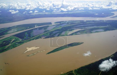 Foto de Impresionantes imágenes de volar sobre la región amazónica en Brasil. - Imagen libre de derechos
