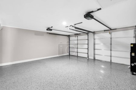 Foto de Interior moderno de un garaje doble - Imagen libre de derechos