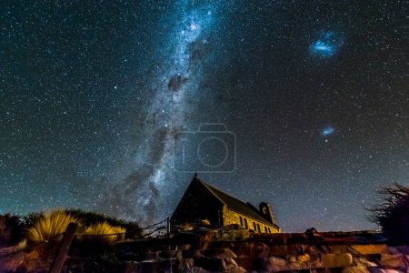 Foto de Iglesia del Buen Pastor bajo la vía láctea en la isla sur de Nueva Zelanda Isla Sur - Imagen libre de derechos