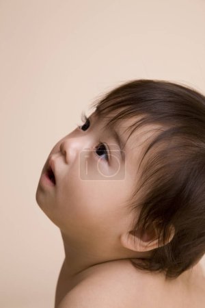 Téléchargez les photos : Portrait en gros plan de bébé asiatique adorable - en image libre de droit