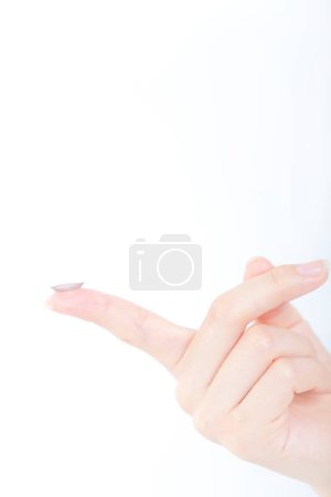 Foto de Mujer asiática con lente de contacto ocular - Imagen libre de derechos