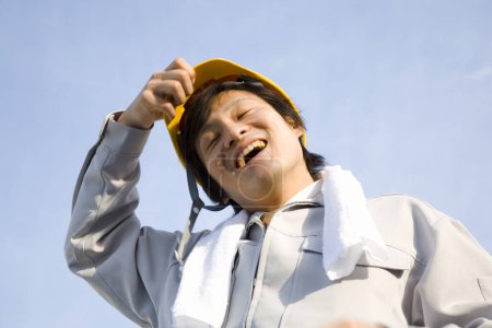 Glücklich und erfolgreich japanischer Bauarbeiter