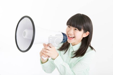 Foto de Estudio retrato de sonriente chica asiática con altavoz - Imagen libre de derechos
