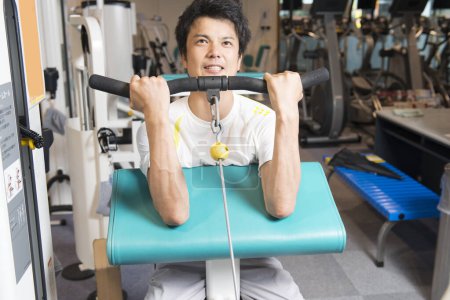 Foto de Asian man training in gym - Imagen libre de derechos