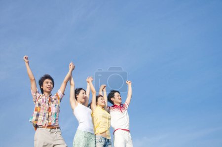 Foto de Asiático jóvenes posando en la playa - Imagen libre de derechos