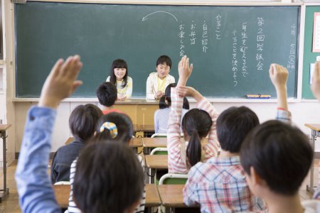 Téléchargez les photos : Portrait d'enfants asiatiques en classe scolaire - en image libre de droit