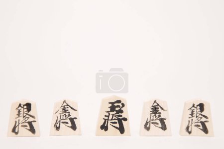 Foto de Cerrar piezas de madera con caligrafía tradicional japonesa - Imagen libre de derechos
