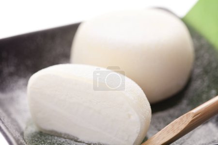 Téléchargez les photos : Délicieuses boules de riz japonaises, dessert traditionnel japonais - en image libre de droit