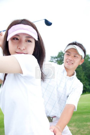 Foto de Jóvenes japoneses en el campo de golf - Imagen libre de derechos
