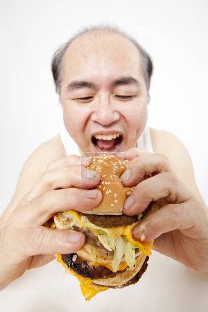 Foto de Hombre japonés maduro con comida rápida sobre fondo blanco - Imagen libre de derechos