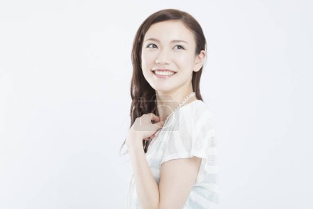 Téléchargez les photos : Portrait en gros plan de belle femme japonaise - en image libre de droit
