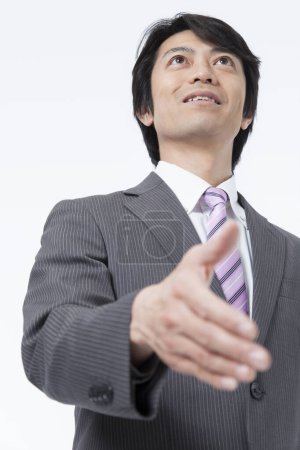 Foto de Retrato de hombre de negocios japonés en traje aislado en blanco - Imagen libre de derechos
