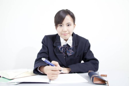 Téléchargez les photos : Portrait d'un élève japonais étudiant - en image libre de droit