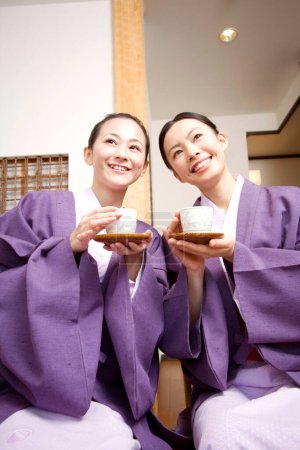 japanese girls drinking tea