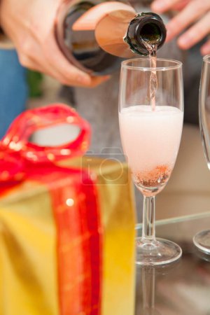 Téléchargez les photos : Vue rapprochée des verres à champagne - en image libre de droit