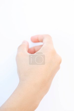 Foto de Hermosa mano femenina sobre fondo blanco - Imagen libre de derechos