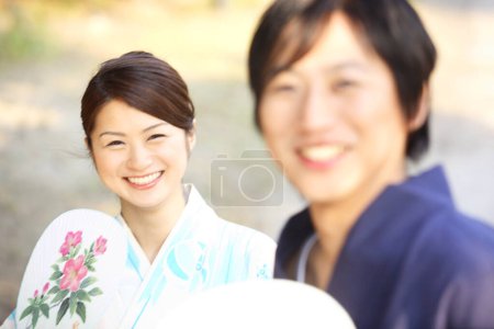Foto de Una mujer y un hombre con túnicas de kimono - Imagen libre de derechos