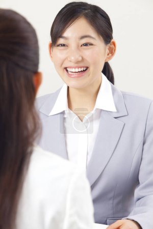 Foto de Retrato de hermosas empresarias japonesas en el cargo - Imagen libre de derechos