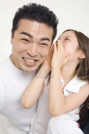 Foto de Asiático padre y hija tener divertido juntos - Imagen libre de derechos