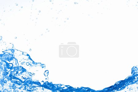 Téléchargez les photos : Éclaboussure d'eau bleue avec bulles sur fond blanc - en image libre de droit