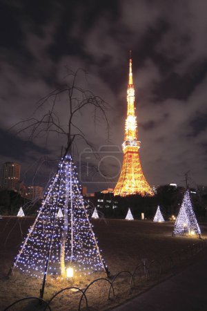 Foto de Tokyo Tower en Japón en el fondo de la noche - Imagen libre de derechos