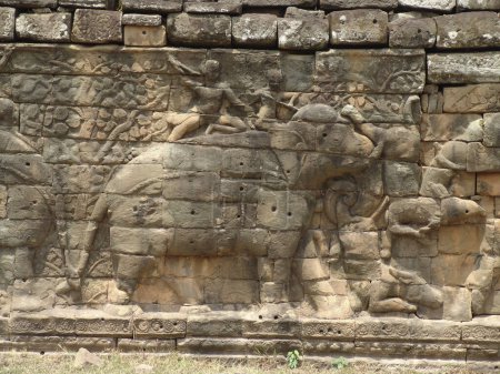 Téléchargez les photos : Bas-Relief Statue de la culture khmère au Cambodge à Angkor Wat. - en image libre de droit