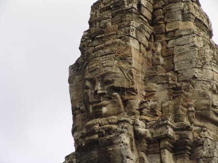 Téléchargez les photos : Huge stone faces in Angkor wat, Cambodge - en image libre de droit