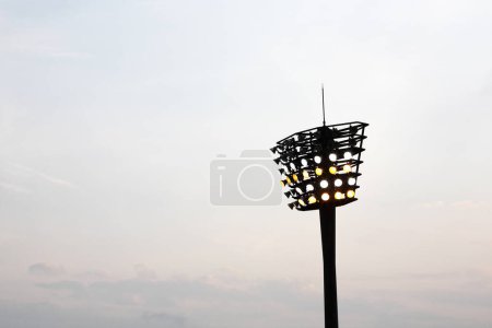 Téléchargez les photos : Lumières du stade de football - en image libre de droit
